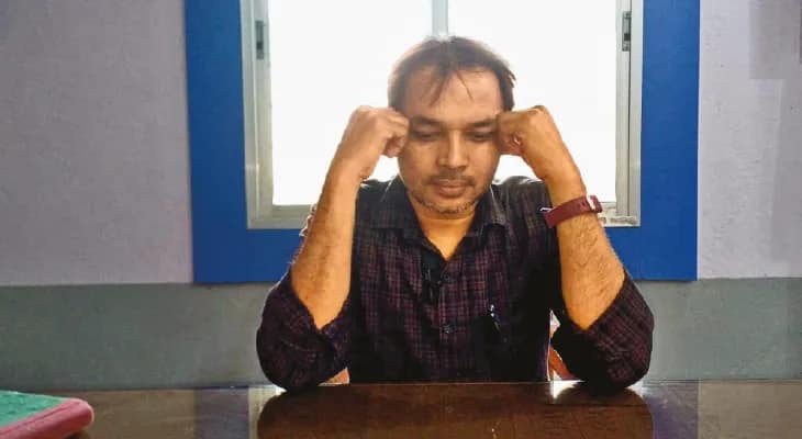 দু’চোখে জল, বিদ্যালয় ছাড়লেন চাকরিহারারা