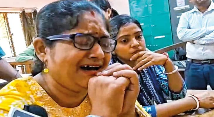 দুই বর্ধমানে চাকরি হারা ১৩৭১ শিক্ষক