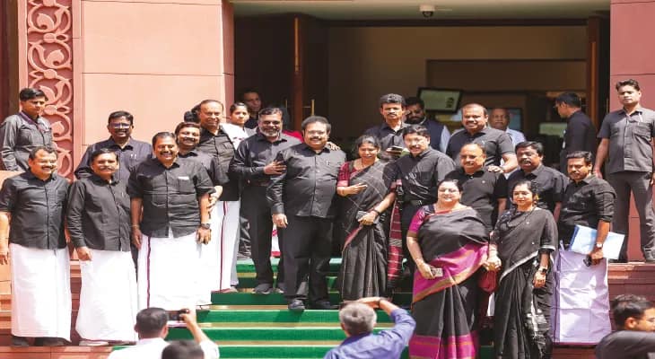 নজিরবিহীন, মধ্যরাতে রাজ্যসভায় পাশ ওয়াকফ বিল