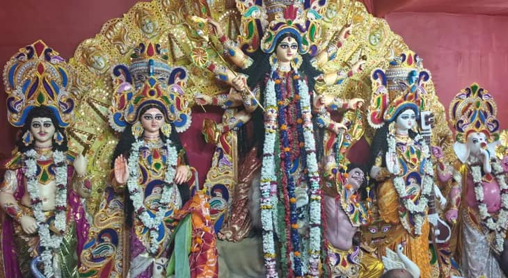 কুমোরটুলি মৃৎশিল্প সমিতির ৭৫ বছরের বাসন্তী পুজো