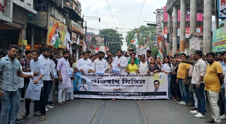 স্বাস্থ্যবিমায় জিএসটি বাতিলের দাবিতে কলেজ স্ট্রিট থেকে স্বামী বিবেকানন্দের বাড়ি পর্যন্ত তৃণমূল ছাত্র পরিষদের মিছিল