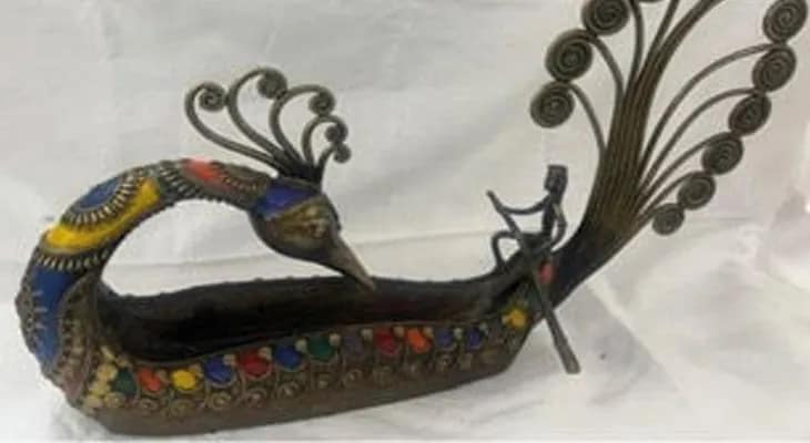 থাইল্যান্ডের প্রধানমন্ত্রী পাটেংটার্ন সিনওয়াত্রাকে ডোকরার ময়ূরপঙ্খী নৌকো উপহার দিলেন প্রধানমন্ত্রী নরেন্দ্র মোদি