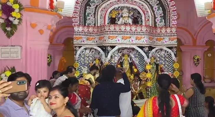 আগরতলার দুর্গাবাড়ি মন্দিরে চলছে বাসন্তী পূজা