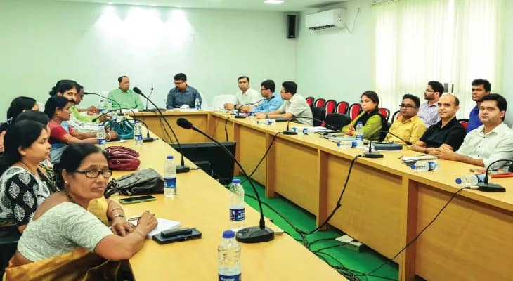 জেলায় পানীয় জলের সমস্যা মেটাতে বিডিও’দের নিয়ে বৈঠকে ডিএম, মন্ত্রী