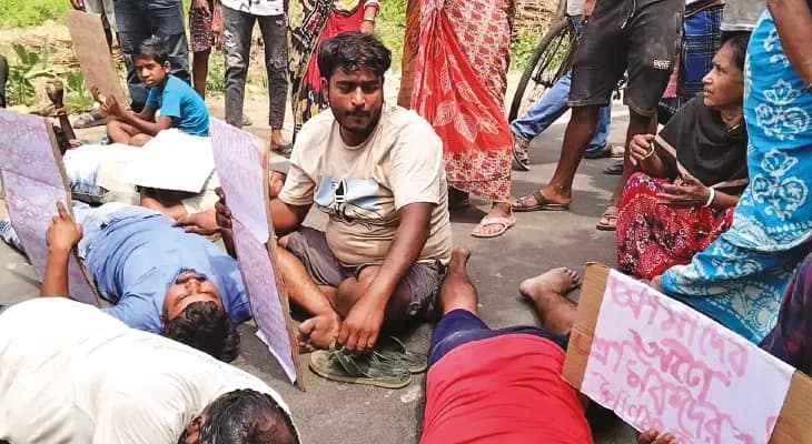 নতুন অটো কিনলেও রুটে চালাতে  দেওয়া হচ্ছে না, অবরোধ চালকদের