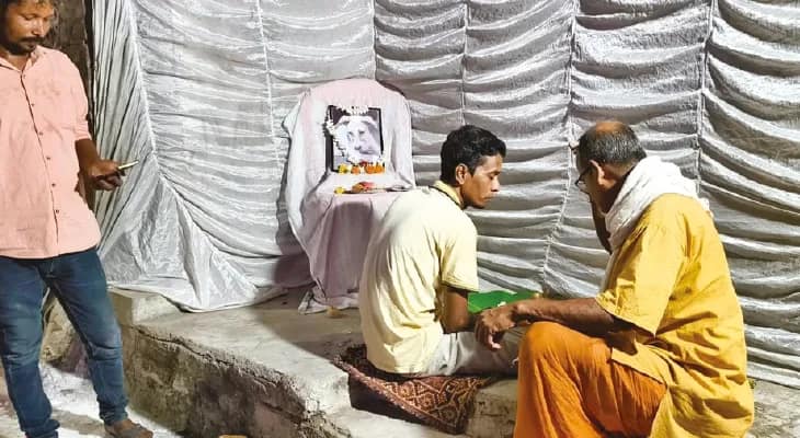কোন্নগরে অভাবনীয় শেষকৃত্য, পোষ্য ৩ মাসের পপির শ্রাদ্ধে কাঁদল গোটা পাড়া