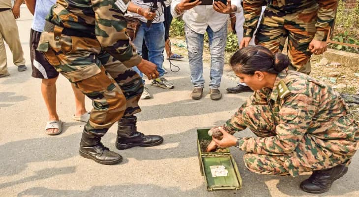 শিলিগুড়িতে ঘেরা জমি থেকে উদ্ধার হ্যান্ড গ্রেনেড, নিষ্ক্রিয় করল সেনা