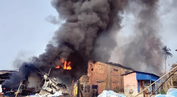 হাওড়ার আলমপুরে থার্মোকলের কারখানায় আগুন, মৃত্যু শ্রমিকের