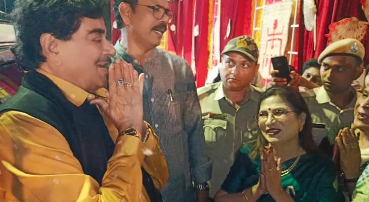 আসানসোলে বাসন্তী পুজোর অনুষ্ঠানে যোগ দিলেন তৃণমূল এমপি শত্রুঘ্ন সিনহা
