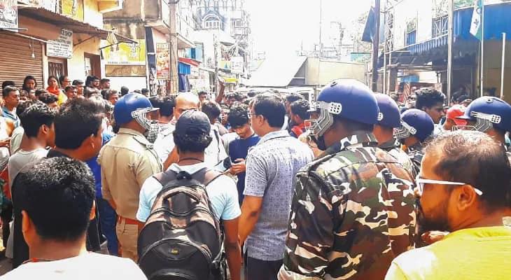 পুরসভার গাড়ির ধাক্কায় শিশুর মৃত্যু, উত্তরপাড়ায় নামল র‌্যাফ