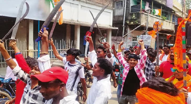 কড়া নিরাপত্তায় রামনবমীতে বাঁকুড়া ও আরামবাগে অস্ত্রহাতে শোভাযাত্রা