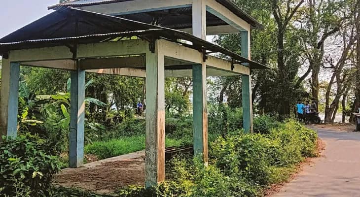 আজও ‘বৈতরণি’ শ্মশান তৈরির কাজ শেষ হয়নি, দেহ সৎকারে ভরসা ছাড়িগঙ্গার চর