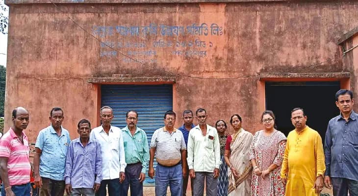 গড়বেতায় বিনা প্রতিদ্বন্দ্বিতায় সমবায় দখল করে বোর্ড গড়ল তৃণমূল