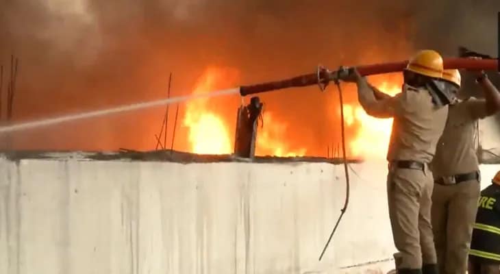 কর্ণাটকের কালবুর্গিতে একটি ব্রিজের কাছে ভয়াবহ অগ্নিকাণ্ড, অকুস্থলে দমকল