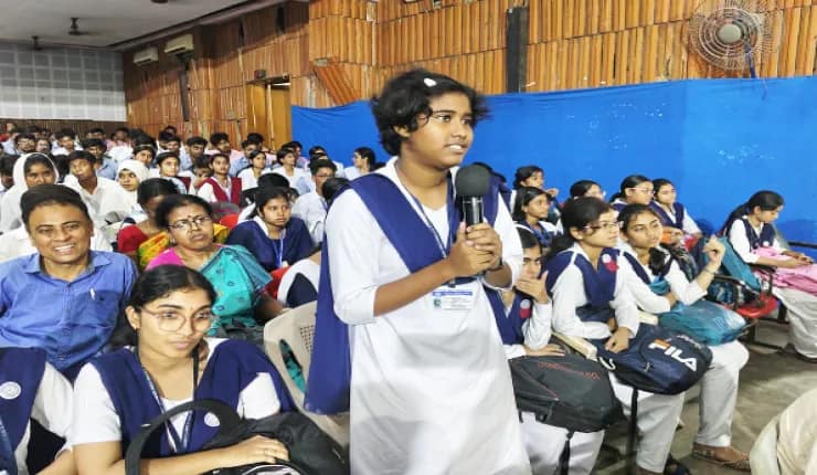 মহাশূন্য নিয়ে কৌতূহল মেটালেন ইসরোর বিজ্ঞানীরা, খুশি ২৭টি স্কুলের পড়ুয়া