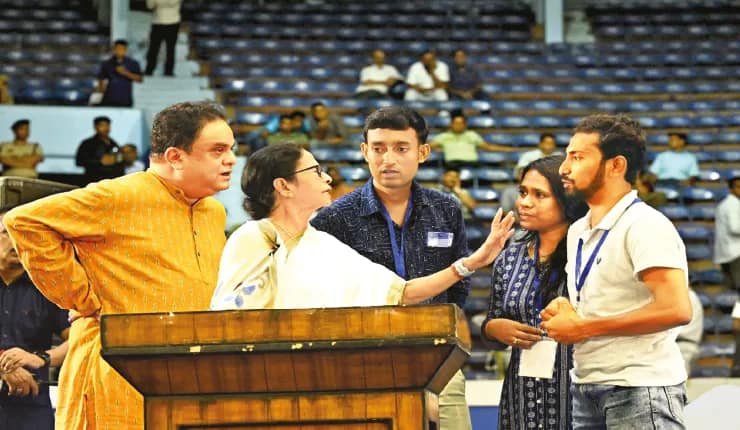 ‘যোগ্য কারও চাকরি যাবে না’, আশ্বাস মমতার, আপাতত বহাল রাখার আর্জি নিয়ে সুপ্রিম কোর্টে পর্ষদও