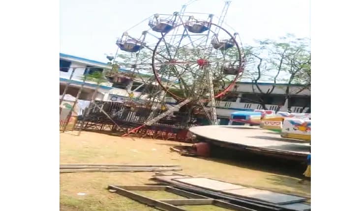 পড়াশোনা বন্ধ রেখে মুরারইয়ের মাদ্রাসা চত্বরে বসল মেলা, বিতর্ক