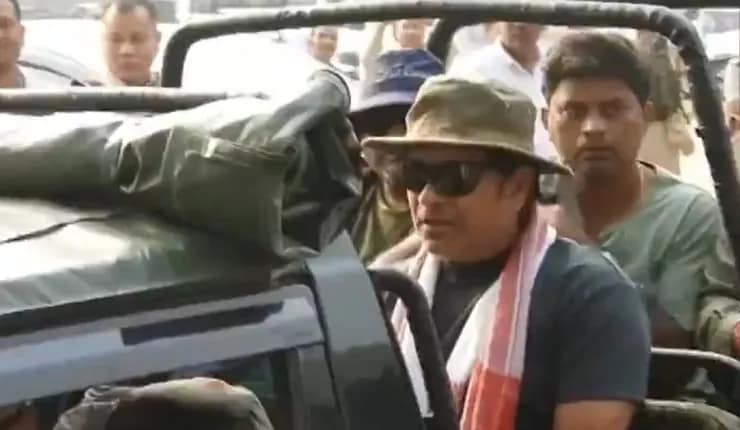 অসমের কাজিরাঙা জাতীয় উদ্যানে জিপ সাফারিতে শচীন তেন্ডুলকর