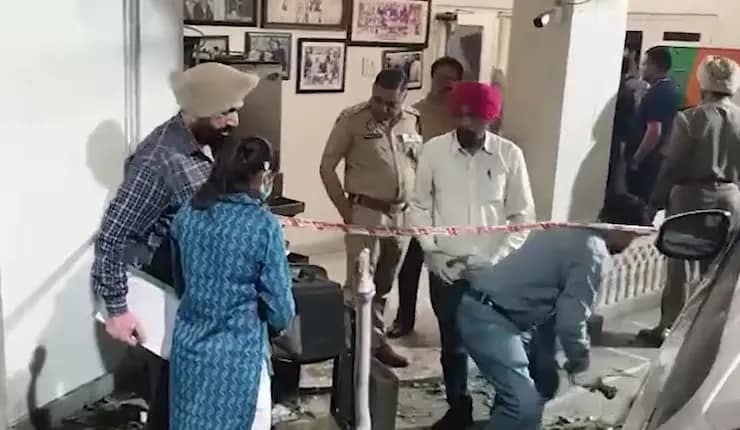 প্রাক্তন মন্ত্রী তথা বিজেপি নেতা মনোরঞ্জন কালিয়ার বাসভবনের বাইরে গ্রেনেড হামলা, গ্রেপ্তার ২