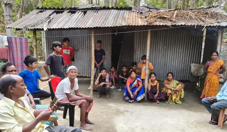 মোবাইল নিয়ে ভাইয়ের সঙ্গে বচসা, আত্মঘাতী দিদি, চাঞ্চল্য জলপাইগুড়ির ময়নাগুড়ির খাগড়াবাড়িতে