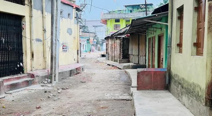 মাদারিহাটের বীরপাড়ায় চলছে ২৪ ঘন্টার বনধ, ডলোমাইট সাইডিং অন্যত্র সরানোর দাবি