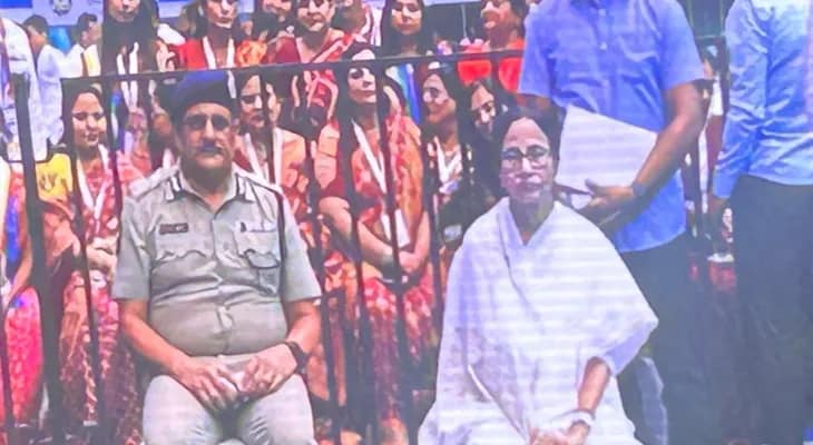 নেতাজি ইন্ডোর স্টেডিয়ামে বিশ্ব নবকর মন্ত্র দিবসের অনুষ্ঠানে যোগ দিলেন মুখ্যমন্ত্রী মমতা বন্দ্যোপাধ্যায়