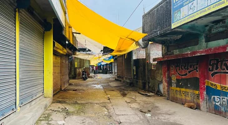 ডলোমাইট দূষণে জেরবার, মাদারিহাটের বীরপাড়ায় চলছে ২৪ ঘন্টার বনধ