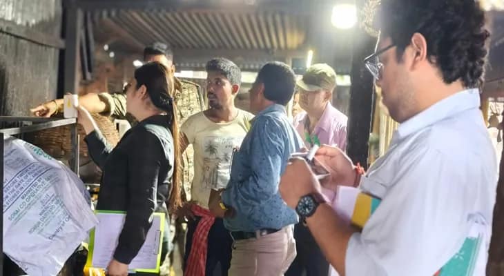 ময়নাগুড়ি শহরে চলছে ক্রেতা সুরক্ষা দপ্তর, ফুড সেফটি বিভাগ ও ময়নাগুড়ি পুরসভার যৌথ অভিযান