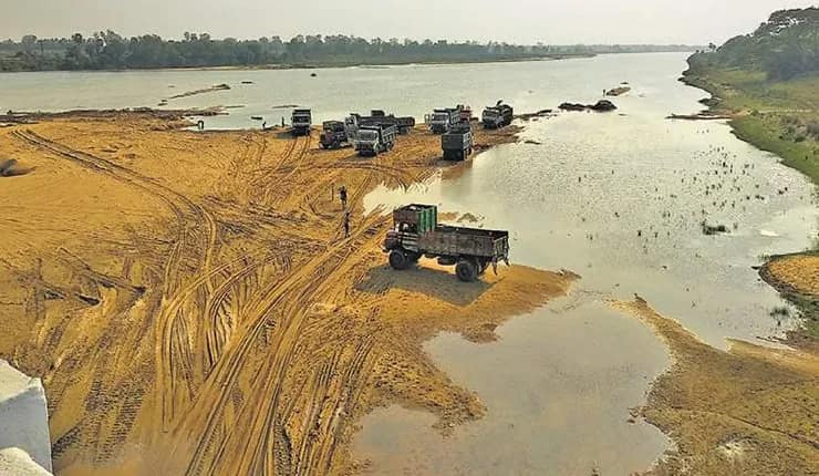 বালি পাচার রুখতে লাভপুরে অভিযান