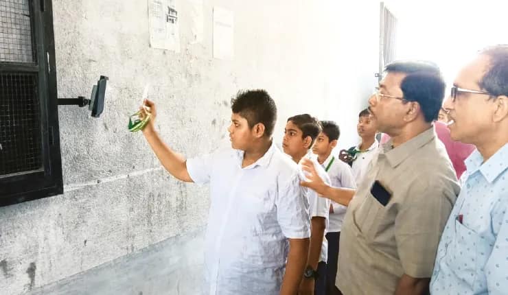 বাদুড়িয়ার স্কুলে চালু বৈদ্যুতিন হাজিরা, বার্তা পৌঁছবে অভিভাবকদের মোবাইলে