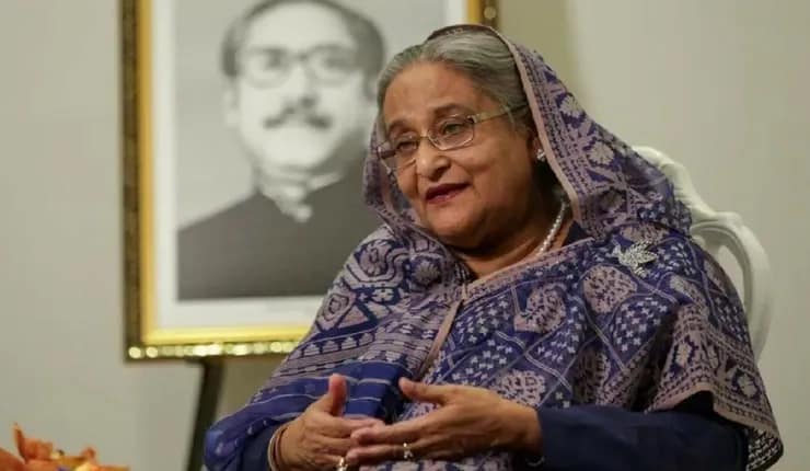 শেখ হাসিনা ও তাঁর মেয়ে পুতুলের বিরুদ্ধে গ্রেপ্তারি পরোয়ানা জারি ঢাকার আদালতের