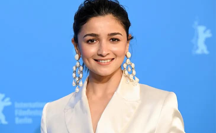 সিরিজ প্রযোজনায় আলিয়া