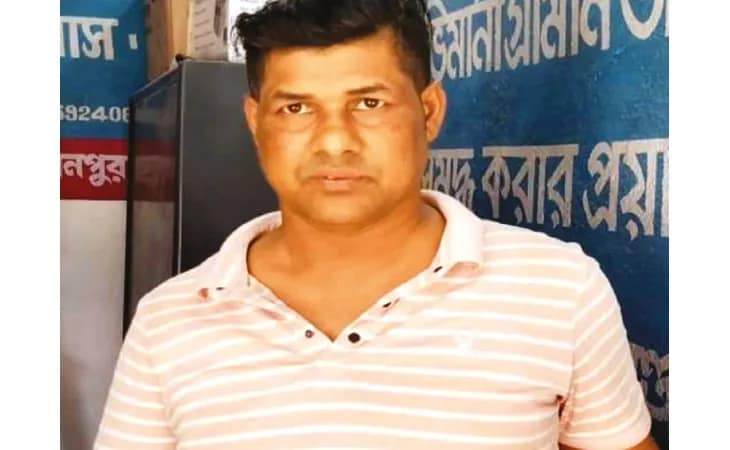 দেগঙ্গায় ব্যাঙ্কের এক গ্রাহক সেবা  কেন্দ্রের বিরুদ্ধে ফুঁসছেন স্থানীয়রা