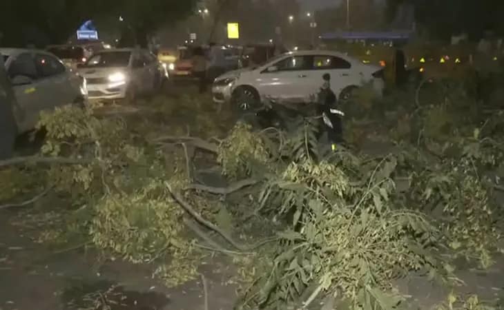দিল্লিতে ধুলোর ঝড়! রাত ৯টা পর্যন্ত জারি রেড অ্যালার্ট