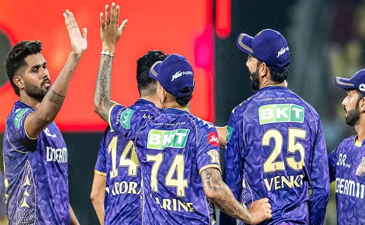 নেতৃত্বের ব্যাটনে ধোনি ফিরলেও চেন্নাইয়ের জয় অধরা! হাসতে হাসতে জিতল কলকাতা