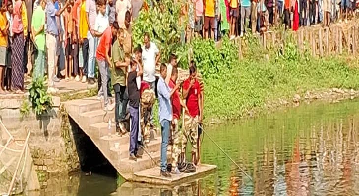 রিজেন্ট পার্ক থানা এলাকায় পুকুরে স্নান করতে নেমে তলিয়ে গেল এক কিশোর, চলছে তল্লাশি অভিযান