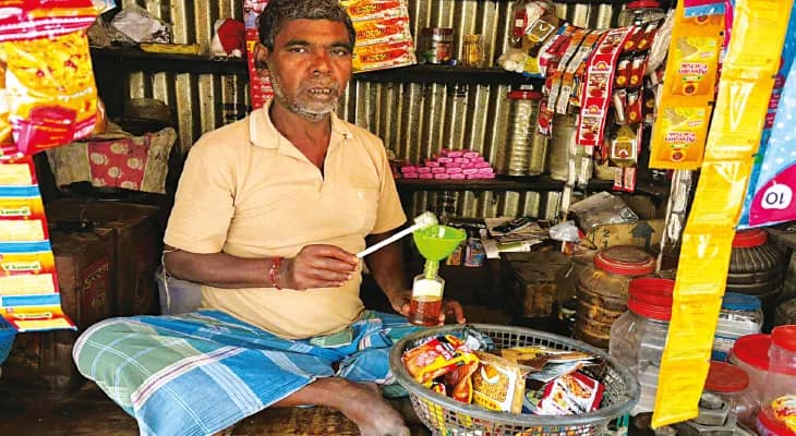 পেট চালাতে রাষ্ট্রপতি পুরষ্কার প্রাপ্ত ডোকরা শিল্পীর দিন কাটে ছোট্ট গুমটিতে, ভাতার আর্জি