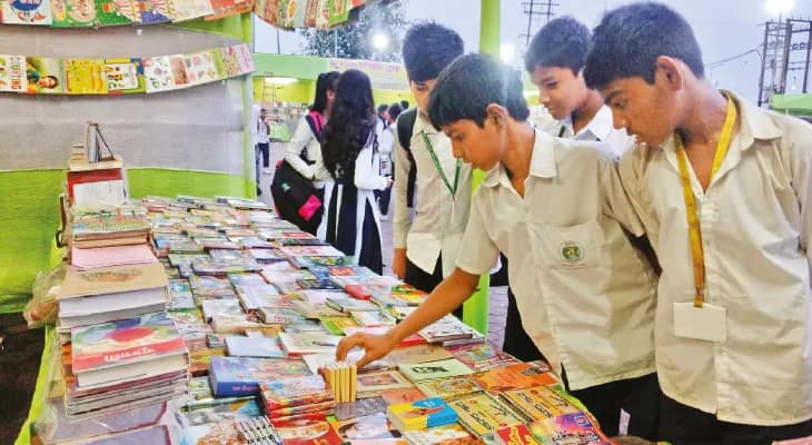 হলদিয়া বইমেলায় আকর্ষণের কেন্দ্রে ৪৫ হাজার টাকার বই