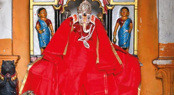 নববর্ষে অন্তরালে রইল শান্তিপুরের শতবর্ষ প্রাচীন সিদ্ধিবিনায়ক মন্দির