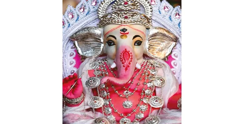 নববর্ষে নবদ্বীপের মঠ-মন্দিরে পুজো দিনে আসেন ভিনজেলার ব্যবসায়ীরা