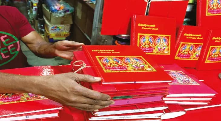 পুজো দিয়ে বছর শুরু করবেন ব্যবসায়ীরা নববর্ষে হালখাতার ভালো চাহিদা