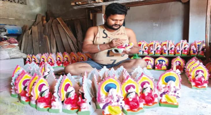 নববর্ষে কাটোয়ার ছাঁচের লক্ষ্মী-গণেশের চাহিদা ভিনজেলাতেও