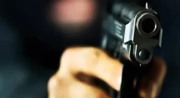 স্বরূপনগরে শুটআউট: ধৃতের বাড়ি থেকে উদ্ধার ১৭ লক্ষ টাকা ও বিলাসবহুল গাড়ি