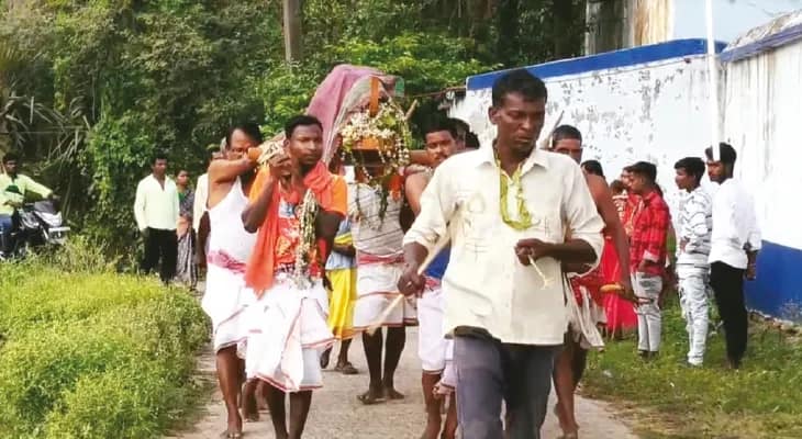 ২০০ বছর ধরে গাজনের আয়োজন করছেন শেখ ভাইরা, ইন্দাসে সম্প্রীতির অনন্য নজির