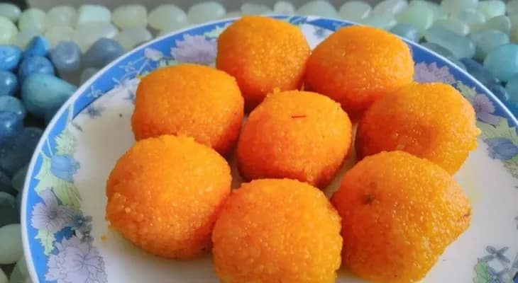 নববর্ষে হাজার হাজার লাড্ডু সরবরাহ করে ক্লান্ত, তবুও তৃপ্তির হাসি কারিগরদের মুখে