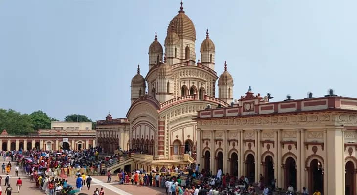 নববর্ষে দক্ষিণেশ্বরে পুণ্যার্থীদের ভিড়