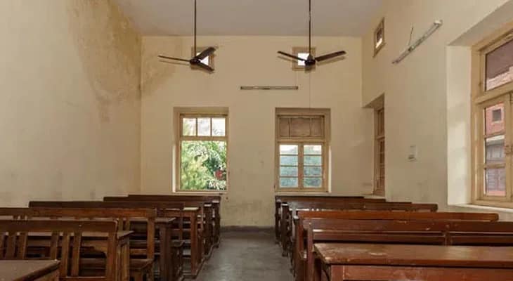 সহপাঠীর উপর দা নিয়ে হামলা অষ্টমের পড়ুয়ার