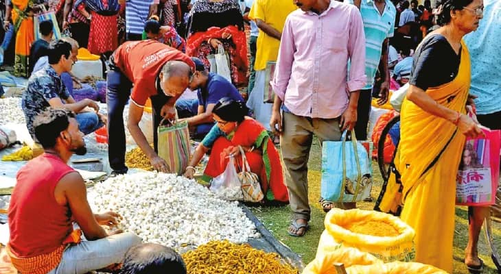 নববর্ষে আখ খাওয়ার প্রতিযোগিতা হাবড়ায়, গোবরডাঙায় মশলা মেলা