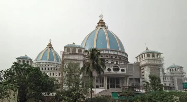 নববর্ষে নবদ্বীপ ও মায়াপুরে পুণ্যার্থী ঢল