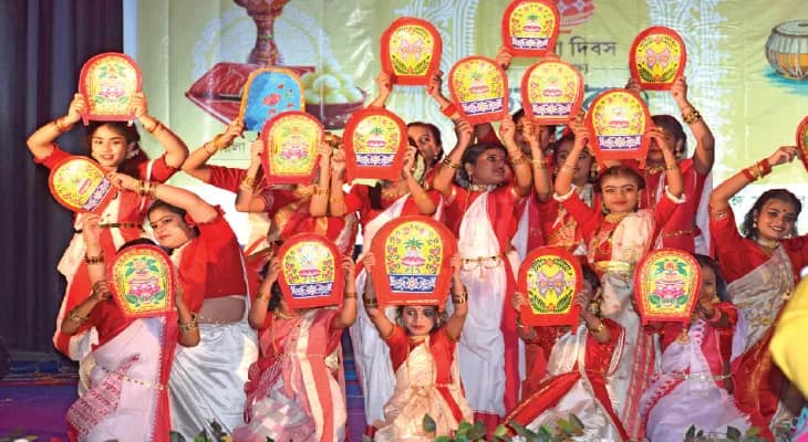 দু’টি ‘ময়ূরপঙ্খী’ নিয়ে রানাঘাটে আজও অস্তিত্বের প্রমাণ দিয়ে চলেছে নববর্ষের ‘গোষ্ঠবিহার যাত্রা’
